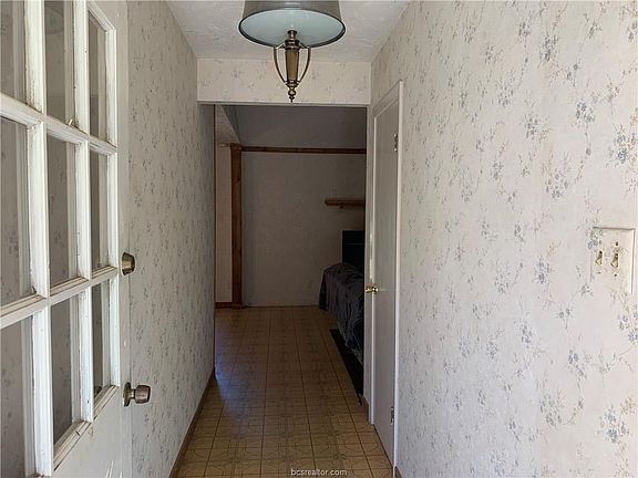 4th image of 16 Eden Rock Ln