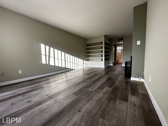3rd image of 10825 Blix St APT 105
