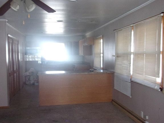 5th image of 32 W Walnut St