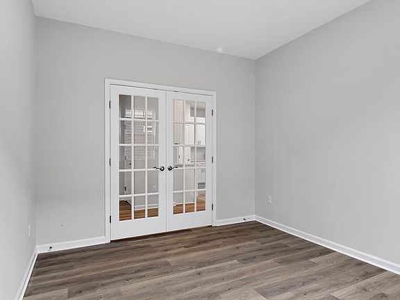 3rd image of 257 Huntington Dr