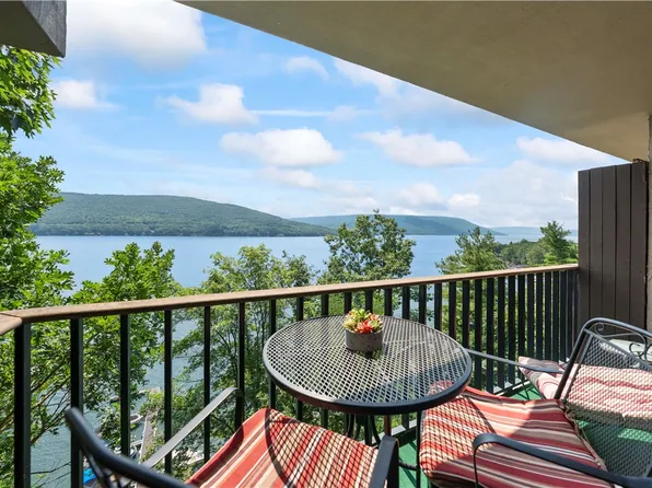 45 Cliffside Dr, Canandaigua, NY 14424