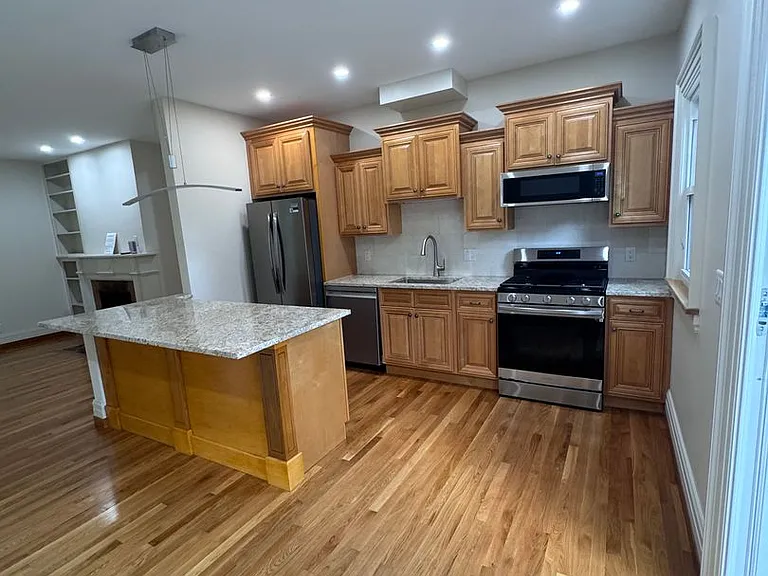 Amherst Woods Apartments — Photo 38