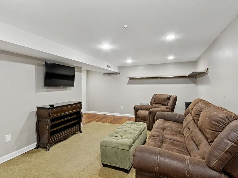 7329 Ash St — Photo 18