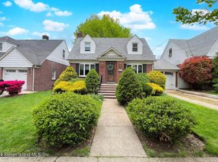 63 W Raleigh Ave, Staten Island, NY 10310