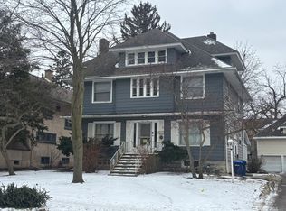 204 W Locust St, Dekalb, IL