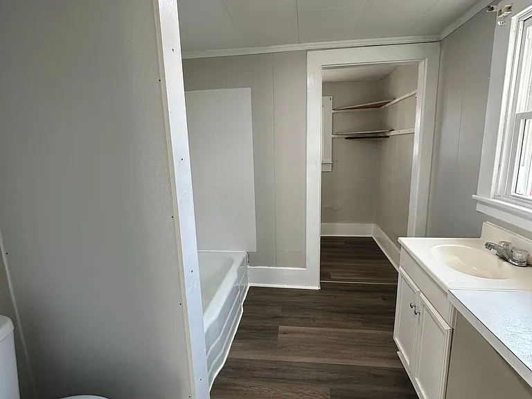 252 E Main St — Photo 19