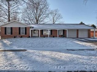 2 Dana Dr, Florissant, MO 63033