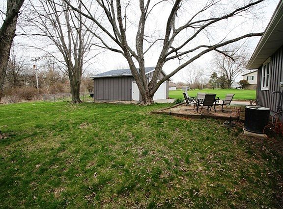 4th image of 14 Carlton Dr