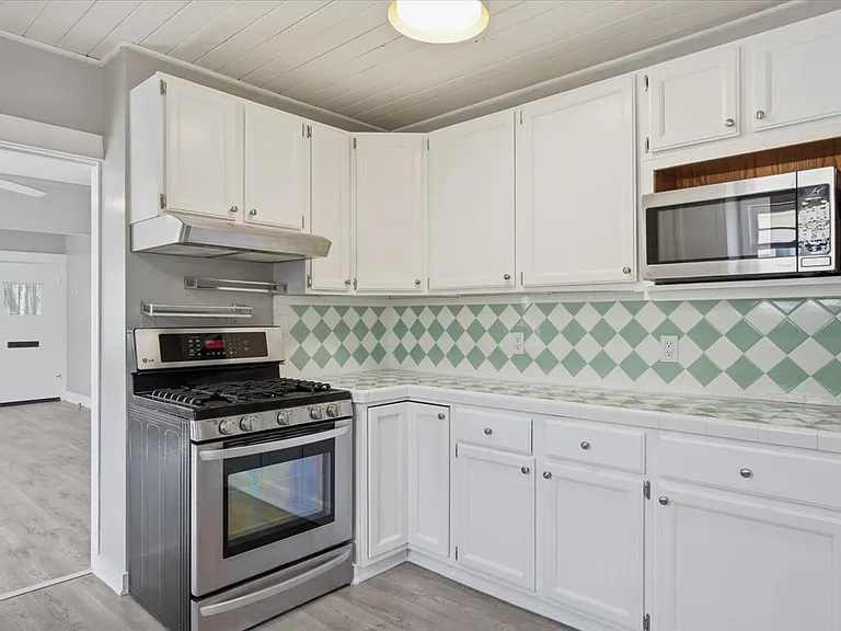 744 Flower Ave — Photo 9