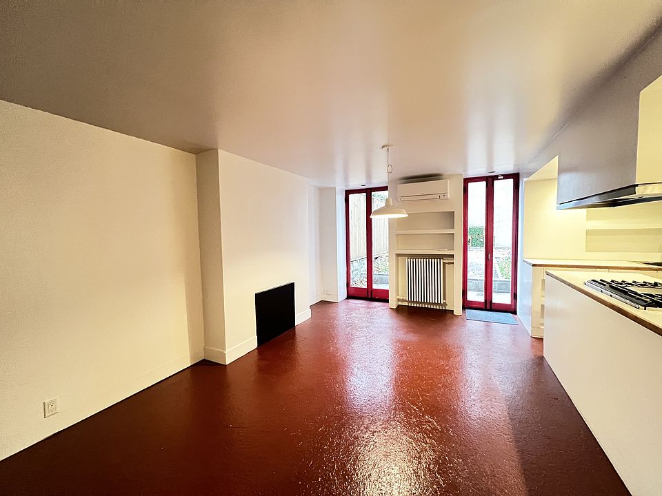 1st image of 4 Willow Pl #B