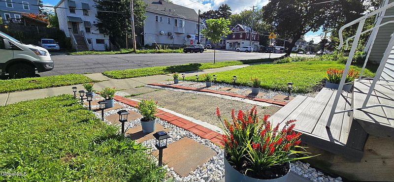 5th image of 860 Washington Avenue