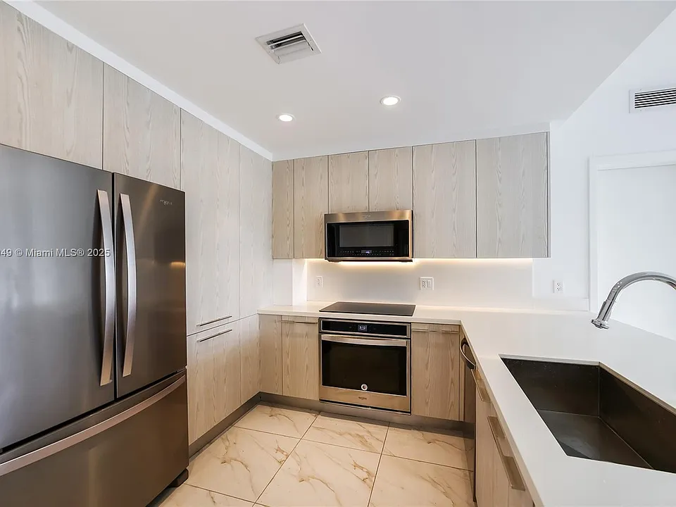 2000 Metropica Way #306