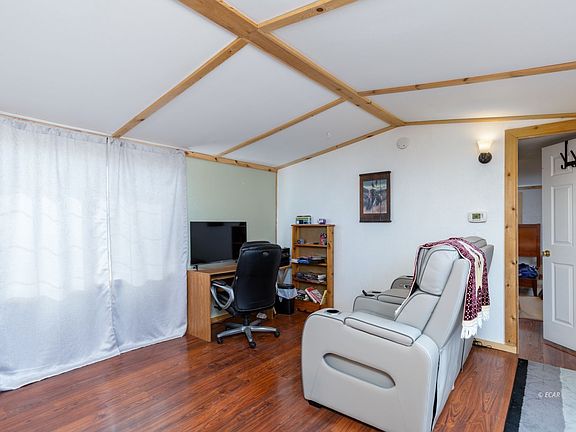 4th image of 480 Spring Valley Pkwy