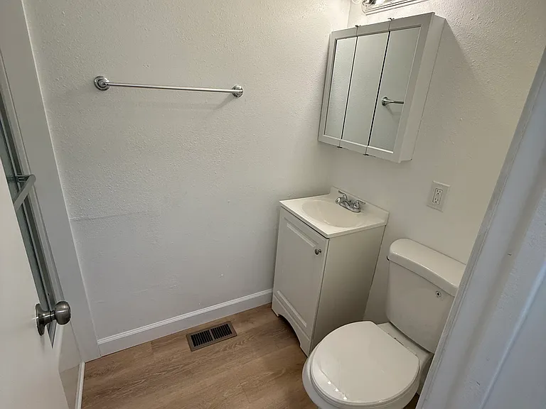 1507 E Arnold St — Photo 11