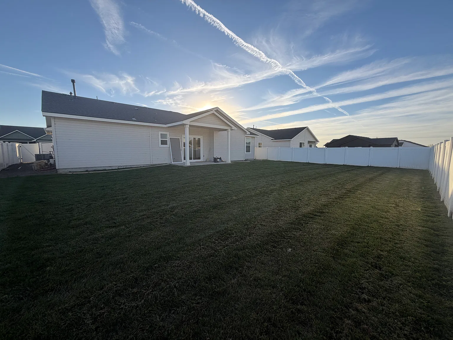 3 bed, 1450 sqft, $2,300 — Photo 2