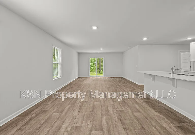 129 Azure Dr — Photo 10