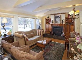 326 Ridgeview Dr, Wayzata, MN 55391