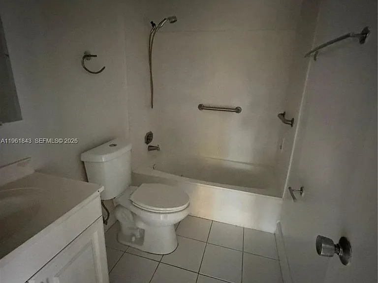 4191 S 57th Ave #H — Photo 4