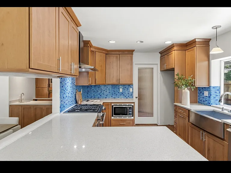 3072 Latham Ln — Photo 27
