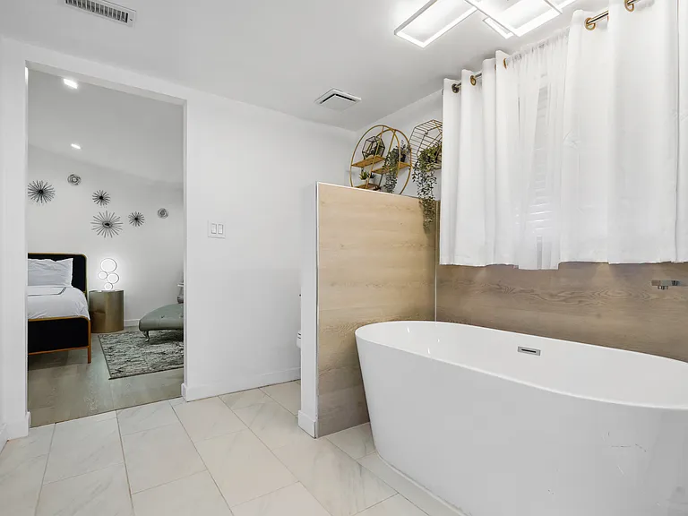 390 Bedford Pl — Photo 34