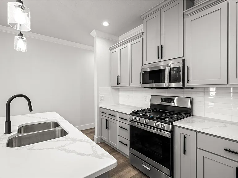 8056 Meadowbrook Dr — Photo 2