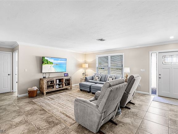 5th image of 6331 Plumosa Ave