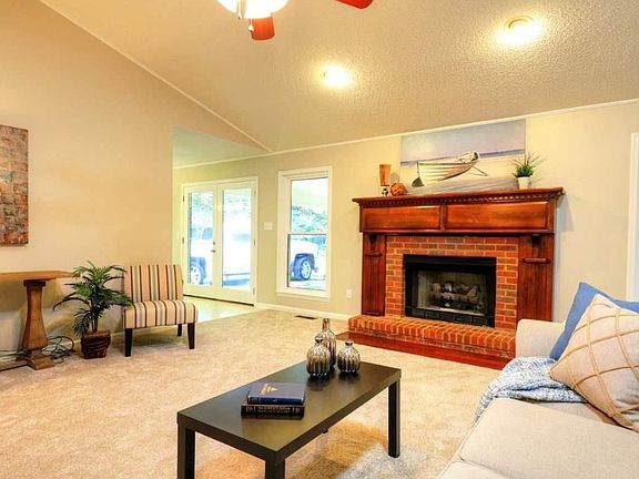 5th image of 131 Markyle Dr SE