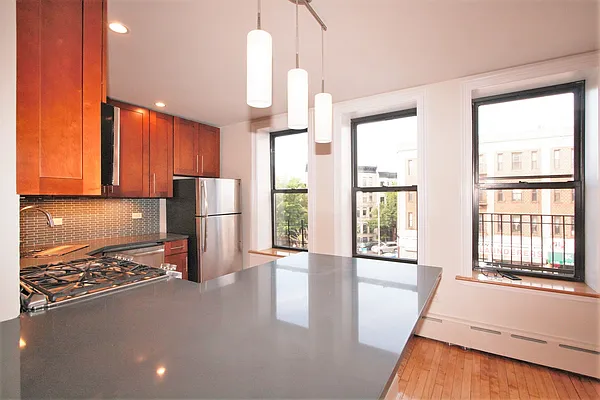 Rented by R New York | media 19