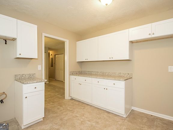 5th image of 6207 Newberry Ln