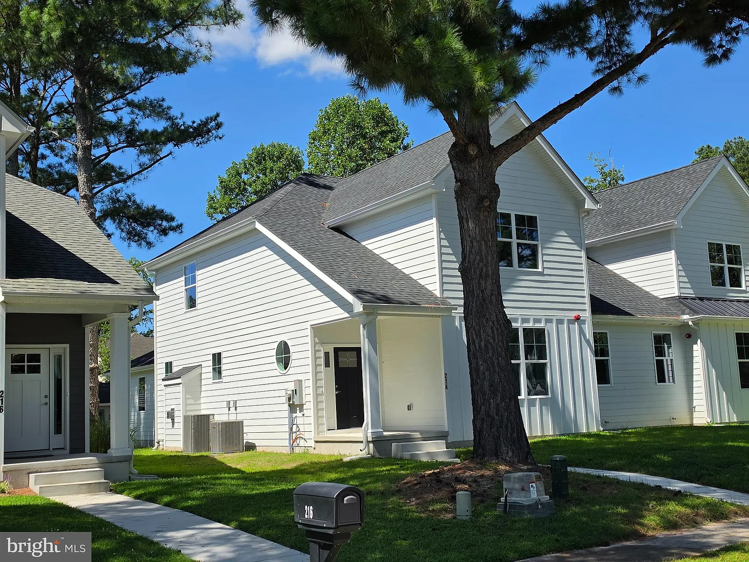 3 bed, 2605 sqft, $2,800 — Photo 2