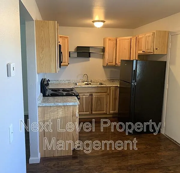 178 Rosewood Dr #D — Photo 2