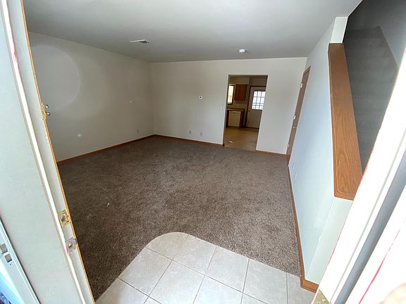 3rd image of 915 Van Buren Ave