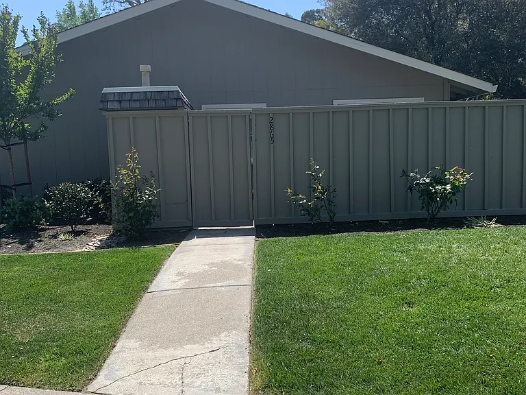 2865 Fountainhead Dr — Photo 1