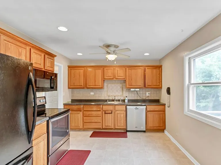 511 N Braintree Dr — Photo 10