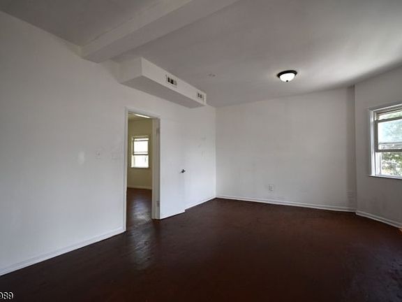 3rd image of 143 Isabella Ave Floor 2