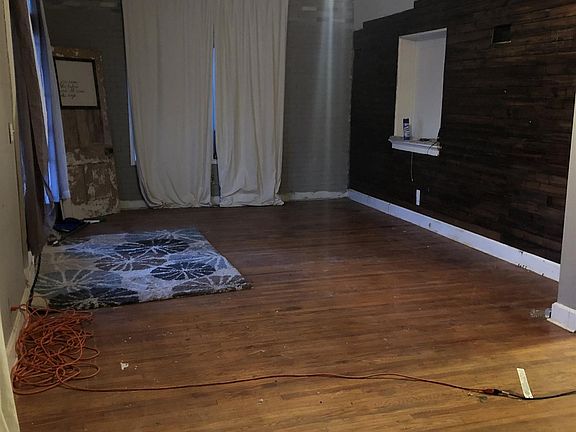3rd image of 747 E Chandler Ave