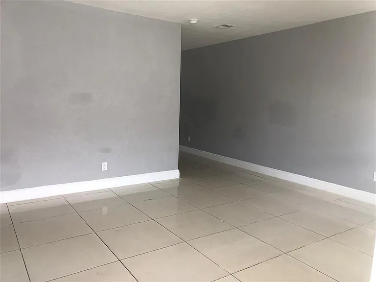839 NW 14th Ave #1 — Photo 5