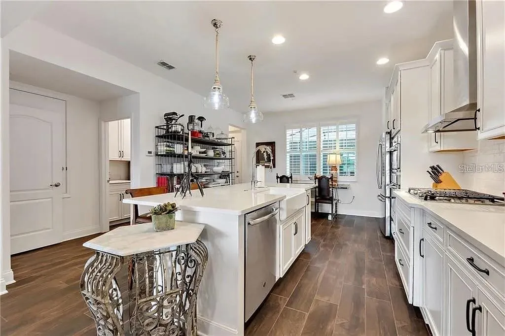 3 bed, 2.5 bath, 1567 sqft, $4,000 — Photo 4