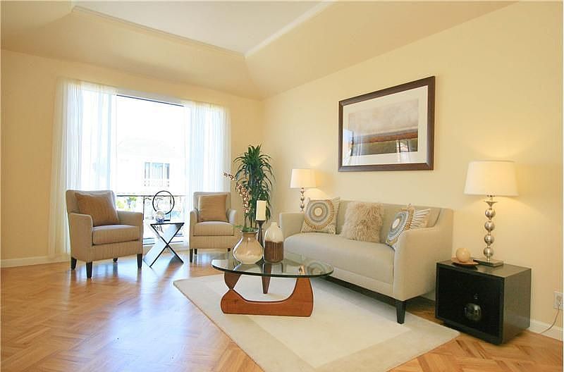 1st image of 79 Forest View Dr