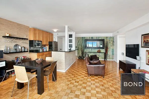 Sold by Bond New York | media 21