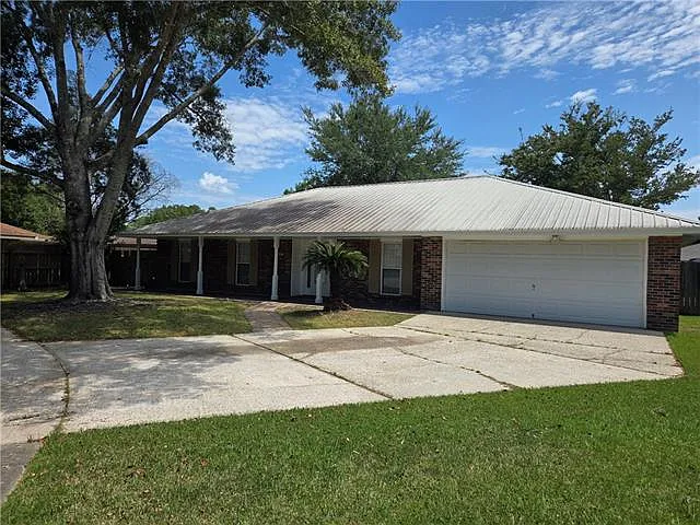 3 bed, 2.0 bath, 1850 sqft, $1,800 — Photo 2