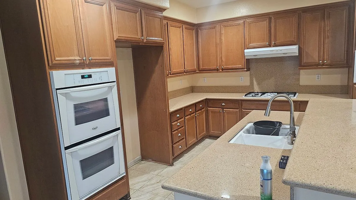 5 bed, 3.0 bath, 3292 sqft, $4,100 — Photo 3