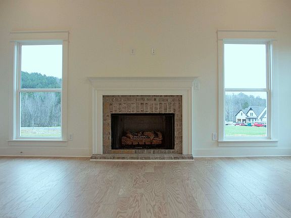 3rd image of 6221 Hillbrook Blvd