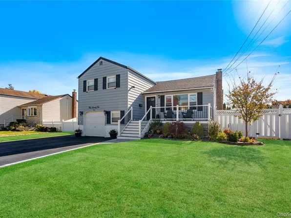 472 N Atlanta Avenue N, Massapequa, NY 11758
