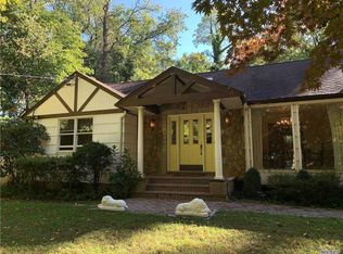 2 Feeks Ln, Locust Valley, NY 11560