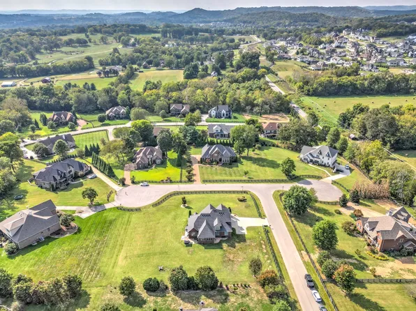 2704 Deer Haven Ct, Franklin, TN 37067