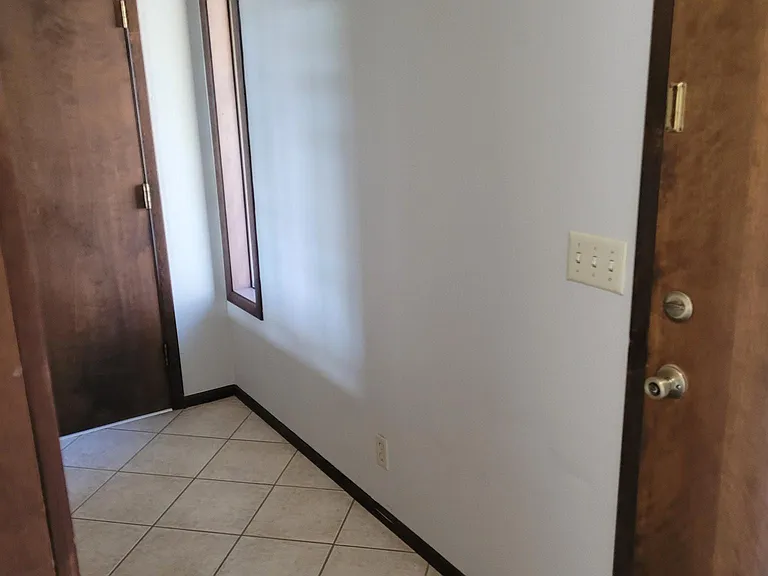 3324 Argyle Dr S — Photo 10