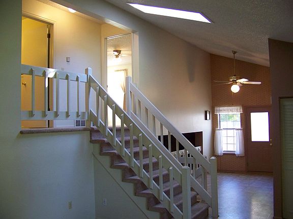 3106 Stairs to Upper Level