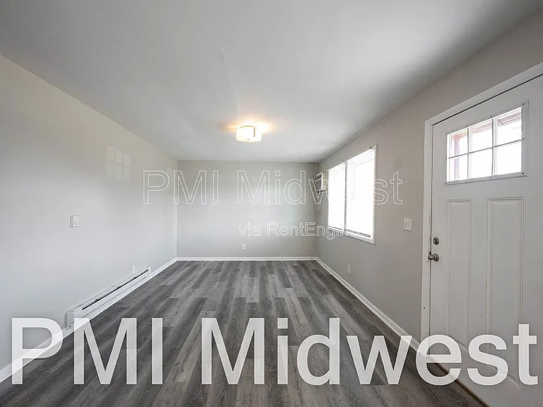 140 Maple Park Dr #3 — Photo 3