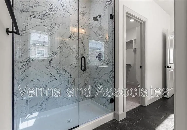 1050 Whistler St — Photo 4